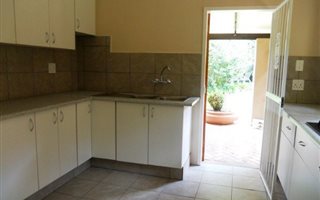 1 Bedroom Garden Cottage in Baileys Muckleneuk