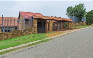 6 Bedroom House in Mulbarton