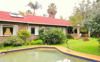 4 Bedroom House in Die Wilgers