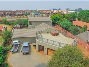 3 Bed House in Rooihuiskraal North