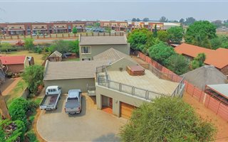 3 Bedroom House in Rooihuiskraal North