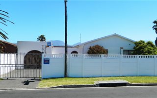 5 Bedroom House in Grassy Park