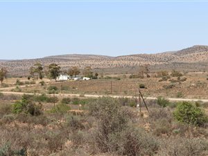 1285 m² Land available in Willowmore