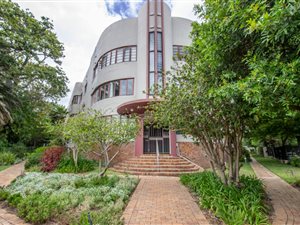 3 Bed Apartment in Claremont Upper