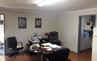 2300 m² Commercial space in Peerless Park