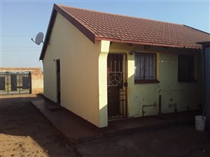 2 Bed House in Etwatwa