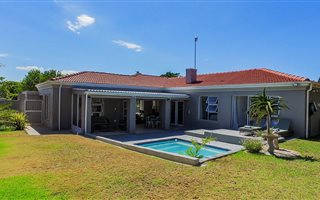 4 Bedroom House in West Beach