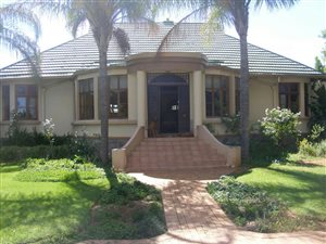 4 Bed House in Memorial Road Area
