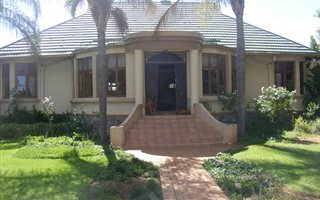 4 Bedroom House in Memorial Road Area