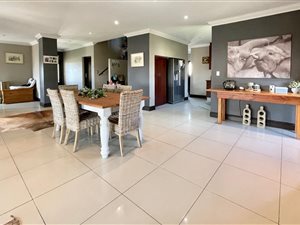 4 Bed House in Leeuwenhof Estate