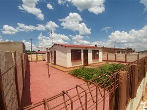 2 Bed House in Chris Hani