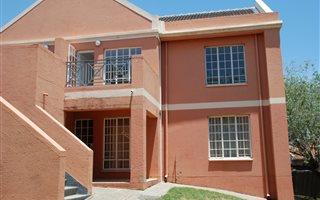 2 Bedroom Townhouse in Erasmuskloof