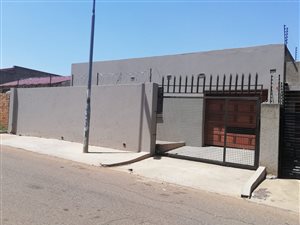 2 Bed House in Moletsane