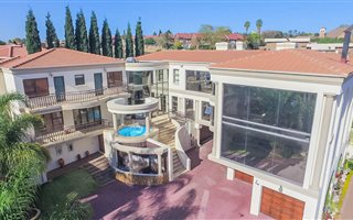 5 Bedroom House in Die Heuwel