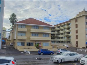 1 Bedroom Apartment in Strand Central