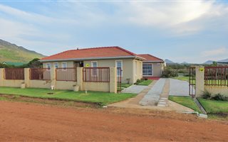 4 Bedroom House in Bettys Bay