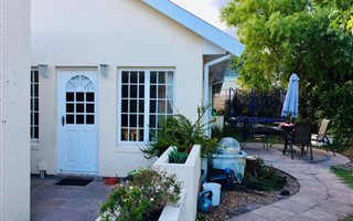 5 Bedroom House in Claremont