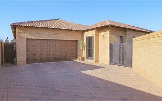 5 Bedroom Cluster in Newmarket Park