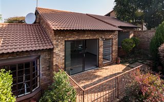 2 Bedroom Simplex in Glenvista
