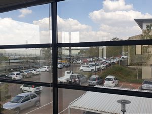 331 m² Office Space in Strubens Valley