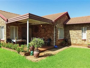 3 Bedroom Townhouse in Eldoraigne