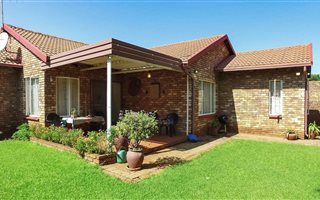 3 Bedroom Townhouse in Eldoraigne