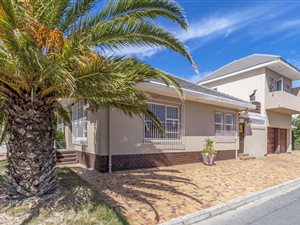 3 Bed House in Strand North