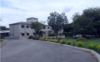 1238 m² Office Space in Glen Austin