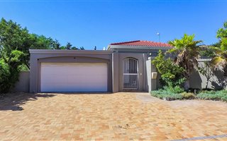 4 Bedroom House in Blouberg Sands