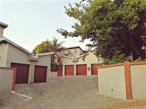 3 Bed Duplex in Die Hoewes