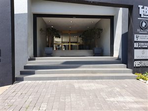 910 m² Office Space in Craighall