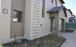 2 Bedroom Duplex in Maroeladal