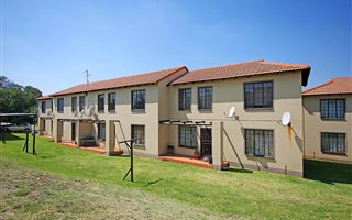 2 Bedroom Apartment in Roodepoort West