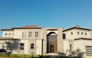5 Bedroom House in Midlands Estate
