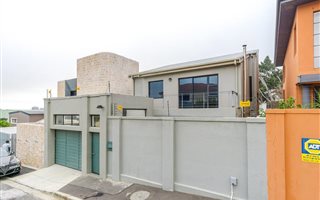 3 Bedroom House in Vredehoek