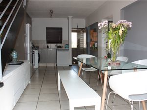 2 Bed Apartment in Bryanston West