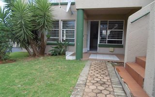 3 Bedroom Apartment in Grobler Park