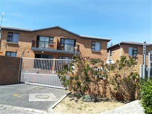 2 Bed Townhouse in Gordons Bay Central