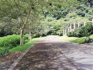 1498 m² Land available in Rouken Glen