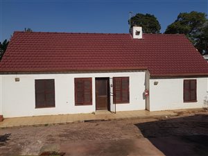350 m² Commercial space in Hatfield
