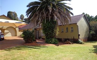 3 Bedroom House in Helderkruin