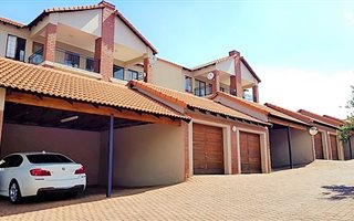 3 Bedroom Apartment in Country View Estate