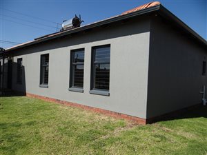 4 Bed House in Krugersdorp Central
