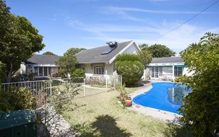 4 Bedroom House in Constantia