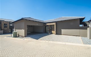 3 Bedroom Simplex in Eye of Africa