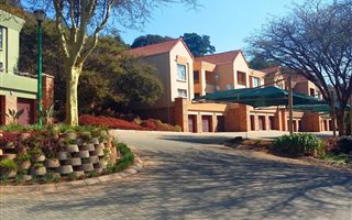 2 Bedroom House in Constantia Kloof