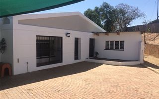 260 m² Office Space in Rietfontein