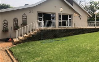 4 Bedroom House in Lynnwood Glen