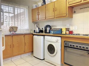 3 Bed Townhouse in Rowhill