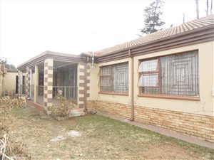 5 Bed House in Bramley View